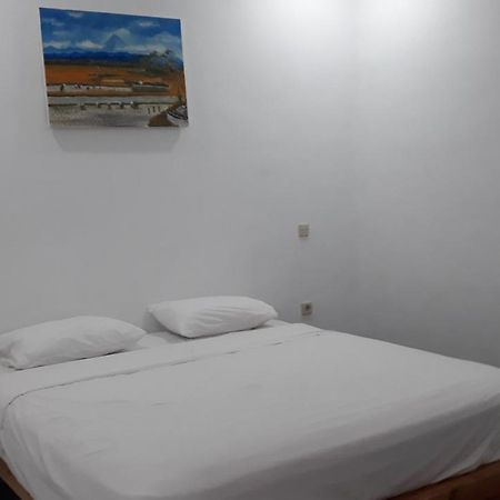 Mandalika Homestay Kuta  Экстерьер фото