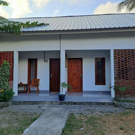 Mandalika Homestay Kuta  Экстерьер фото