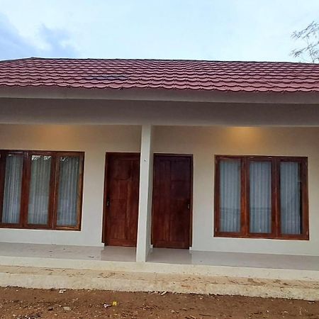 Mandalika Homestay Kuta  Экстерьер фото