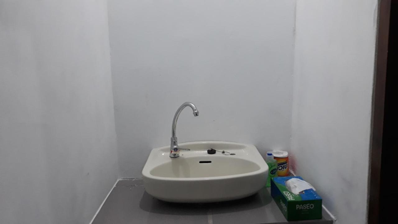 Mandalika Homestay Kuta  Экстерьер фото